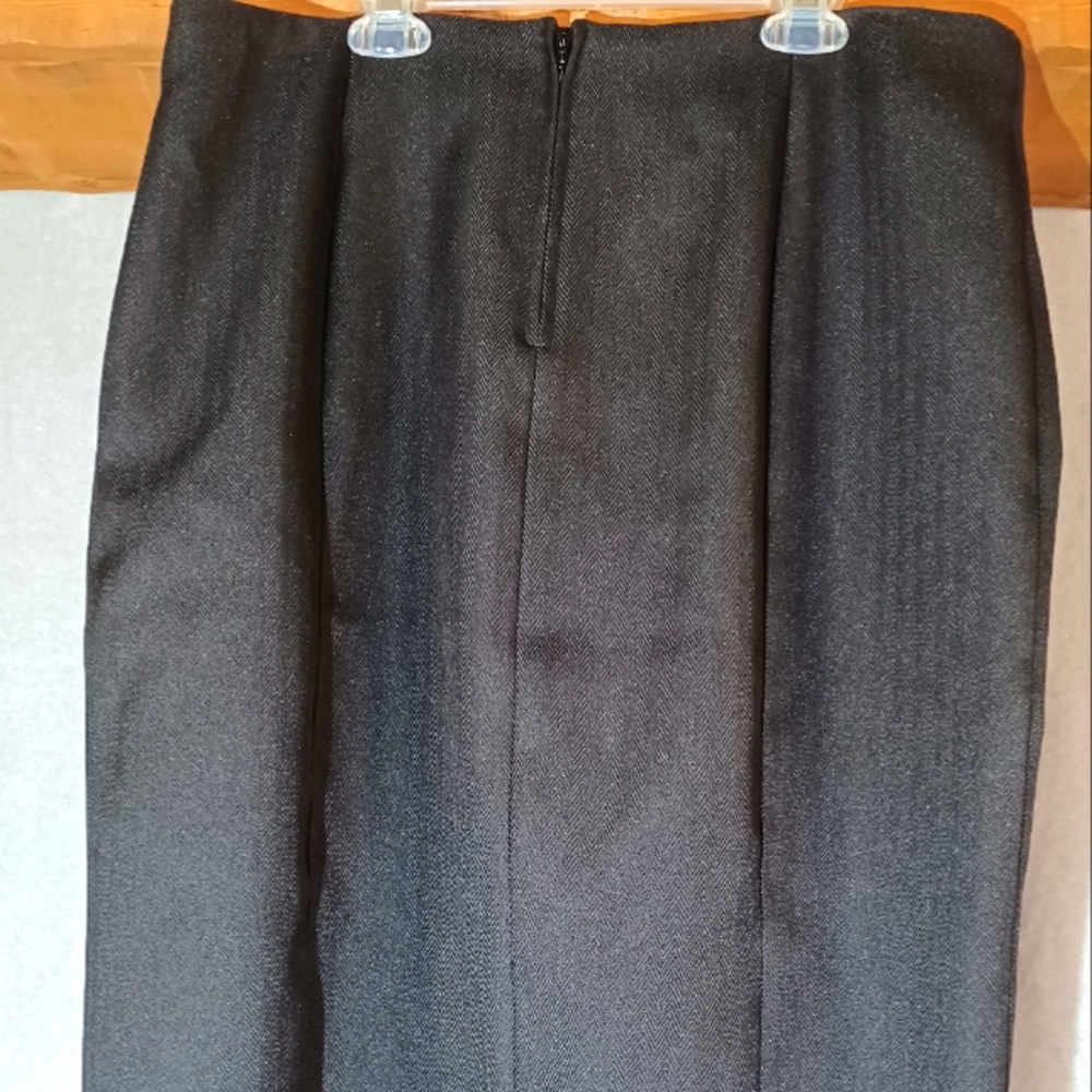 Unbranded Women's Four Click Pleat Black Just Beliw Knee,Straight Skirt Size 12